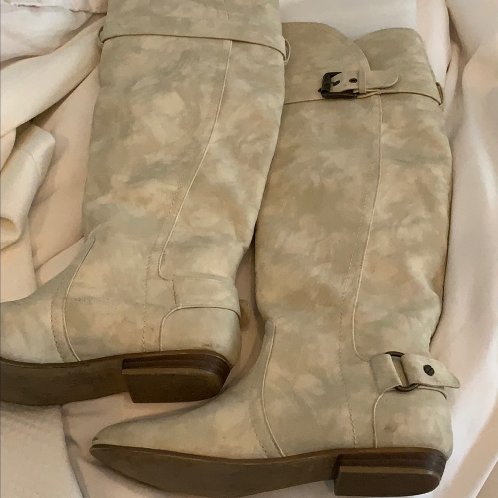 Boots - Picture 5 of 5